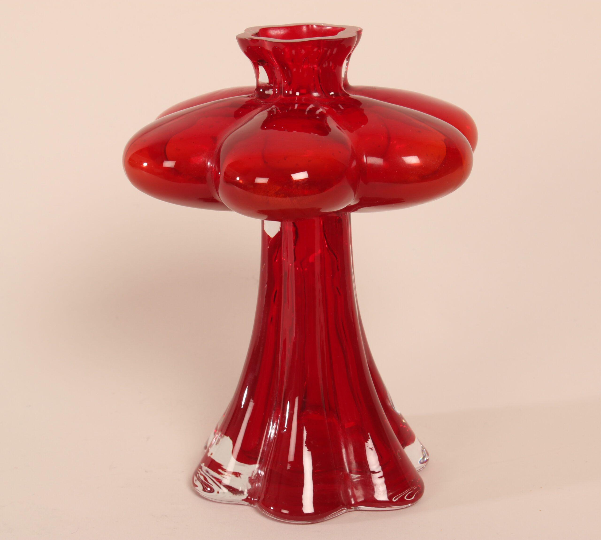 Helena Tynell Riihimäen lasi punainen "Päivänkukka" maljakko / Red Vase