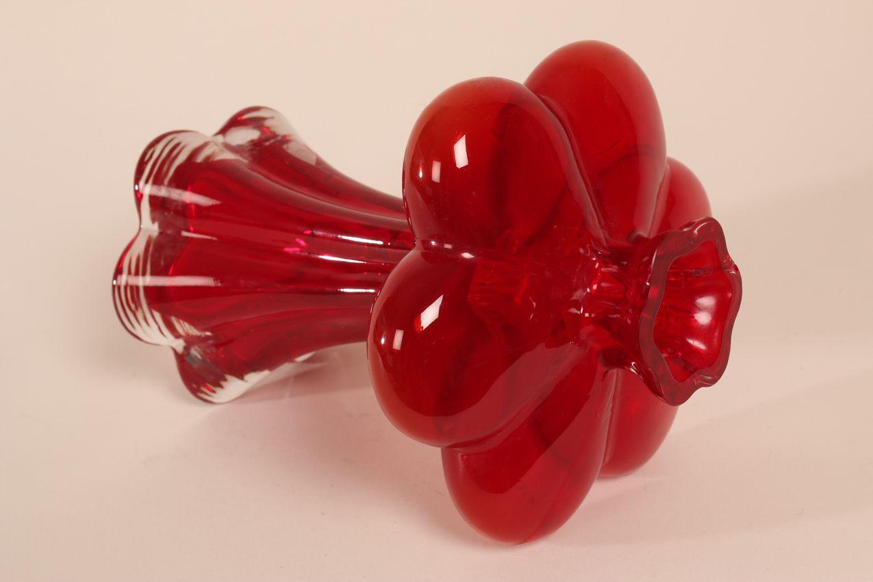 Helena Tynell Riihimäen lasi punainen "Päivänkukka" maljakko / Red Vase - Image 6
