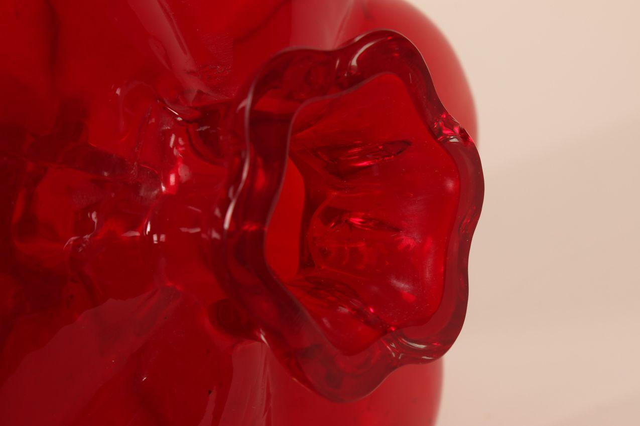 Helena Tynell Riihimäen lasi punainen "Päivänkukka" maljakko / Red Vase - Image 7