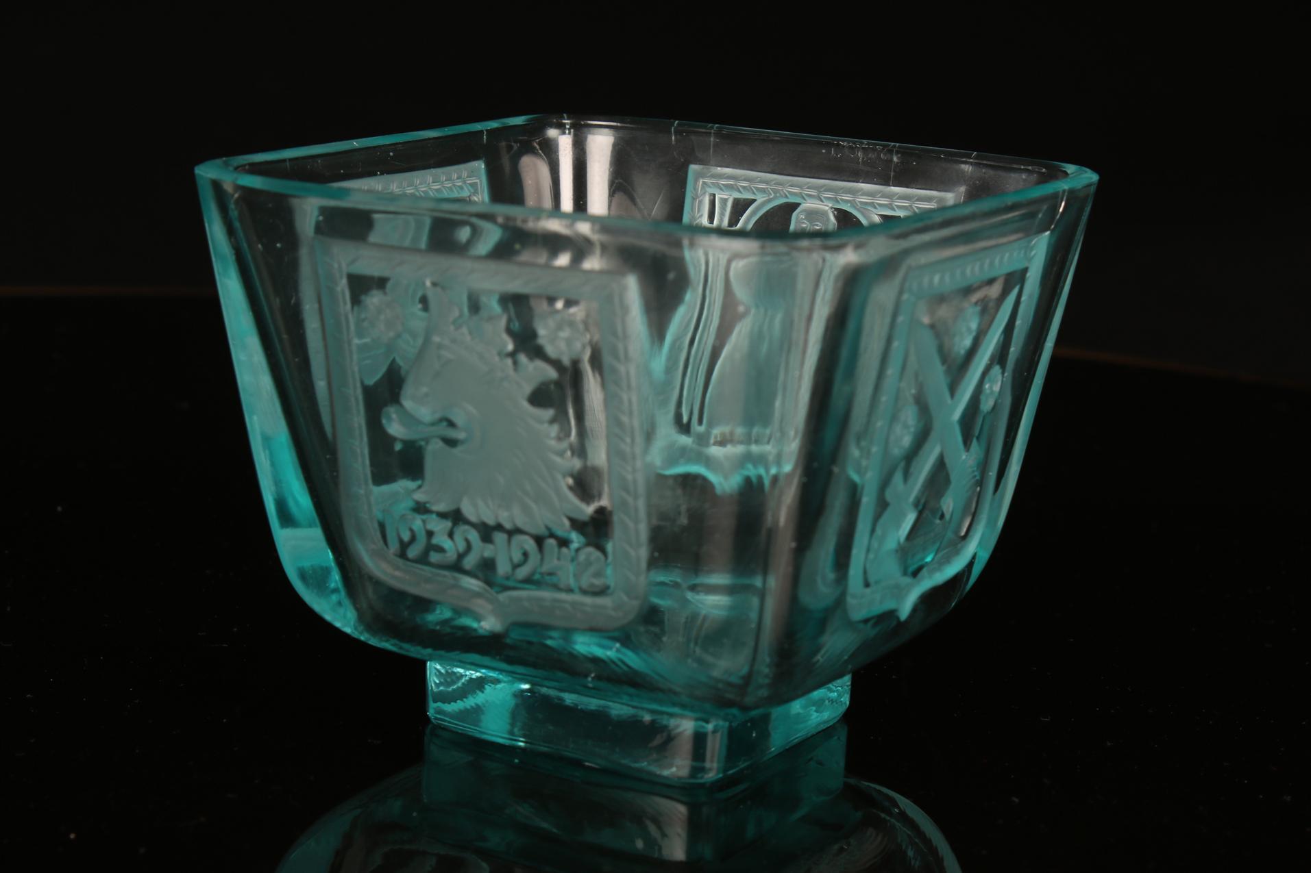 Riihimäen lasi Turkoosi Mottimalja 1939-1942 / Turquoise Mottimalja
