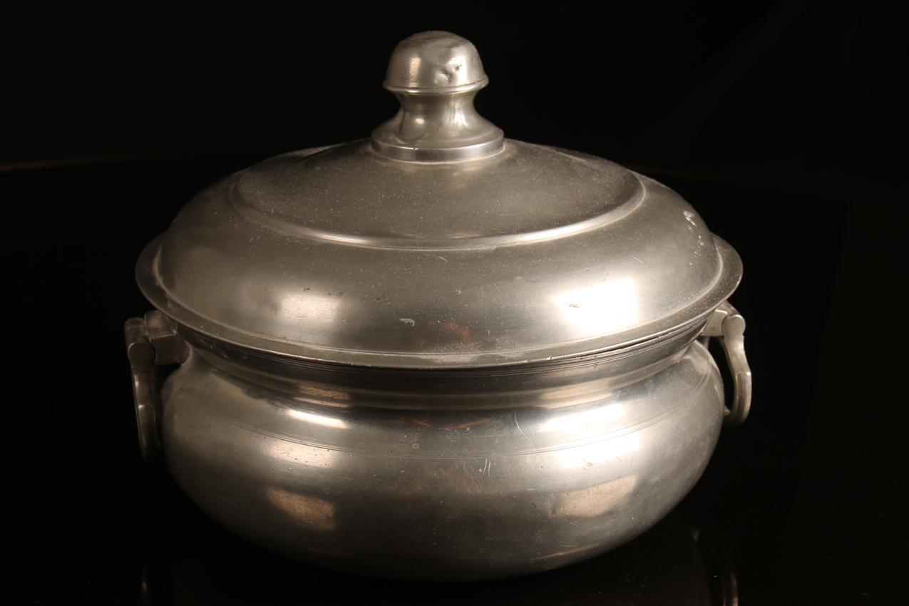 1800-luku kannellinen tinapata - Image 3