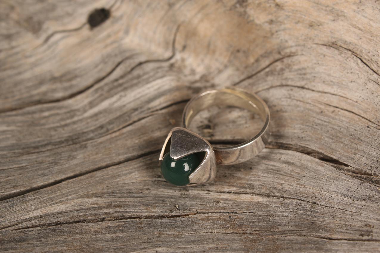 Elis Kauppi Kupittaan Kulta hopea sormus / Green Stone Silver Ring - Image 2