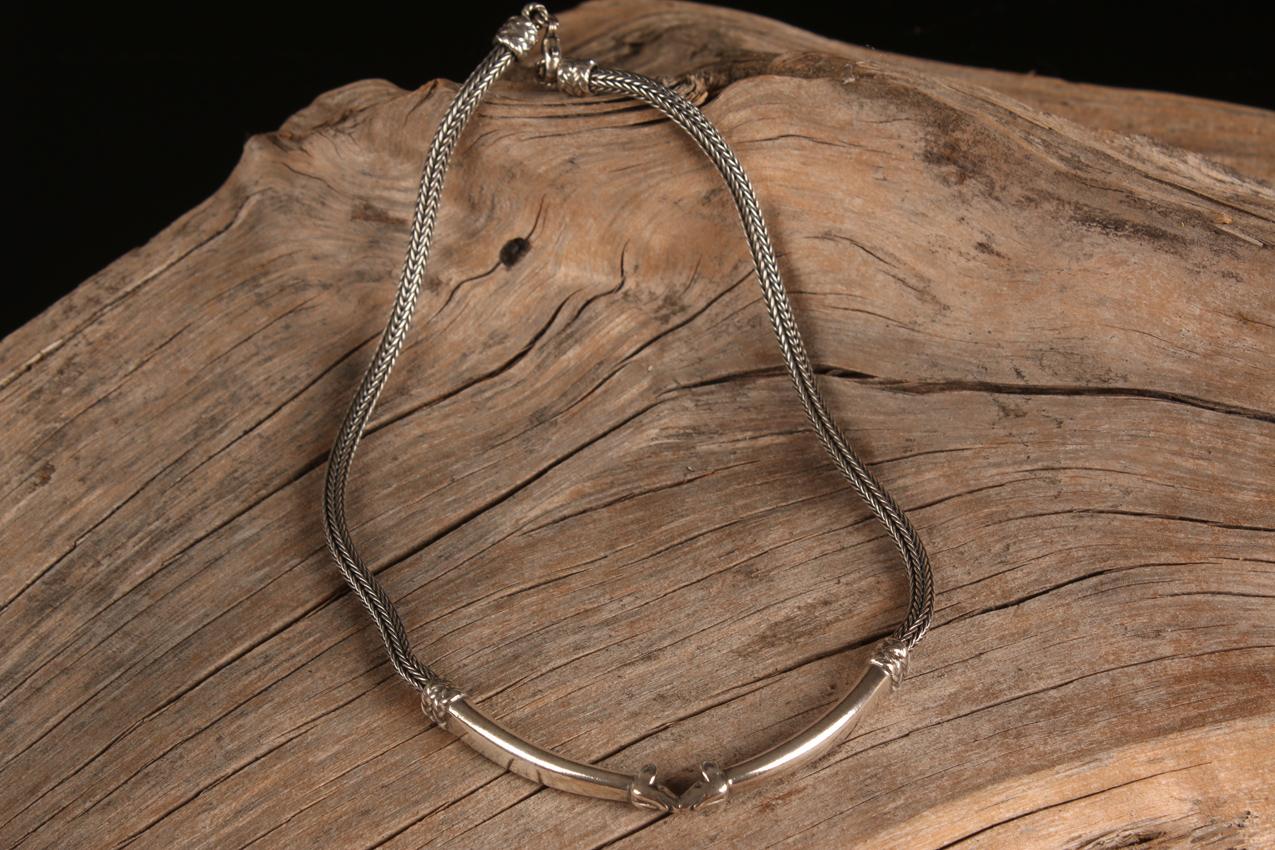 Kalevala Koru hopeinen Hirvenpää kääty / Silver Hirvenpää Coil Necklace