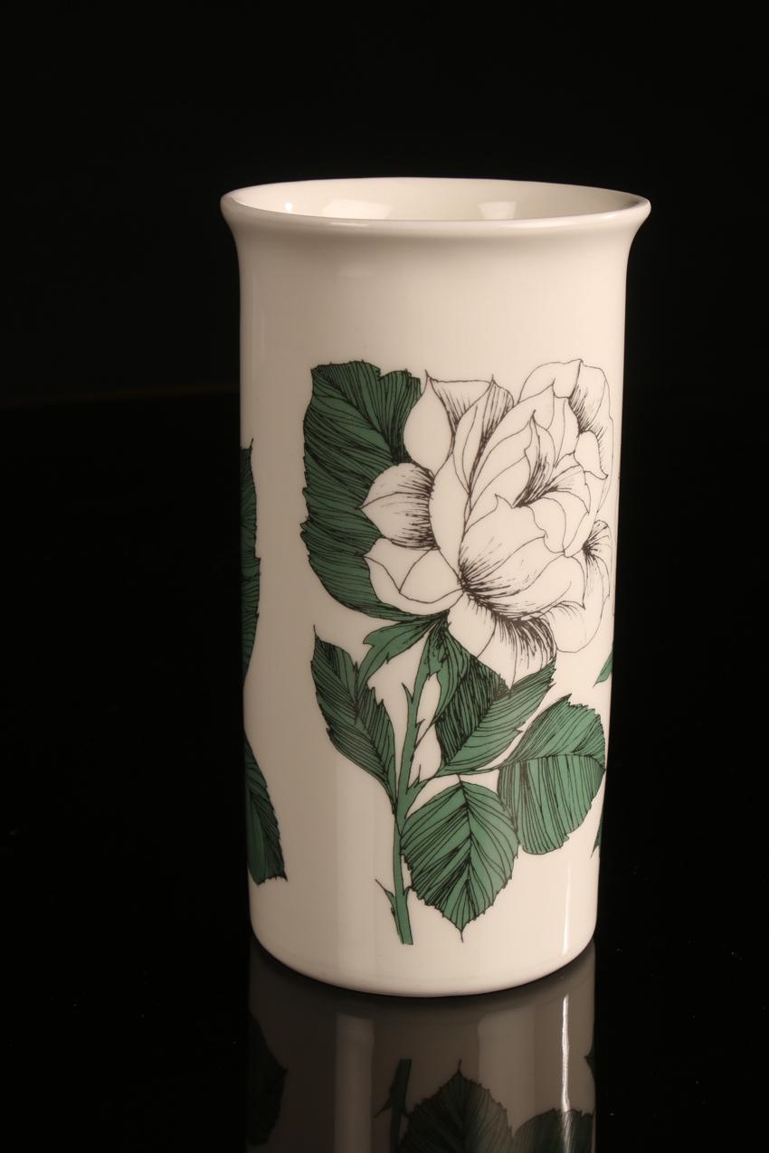 Arabia Ester Tomula Botanica-maljakko Valkoinen ruusu / White Rose Botanica Vase - Image 4