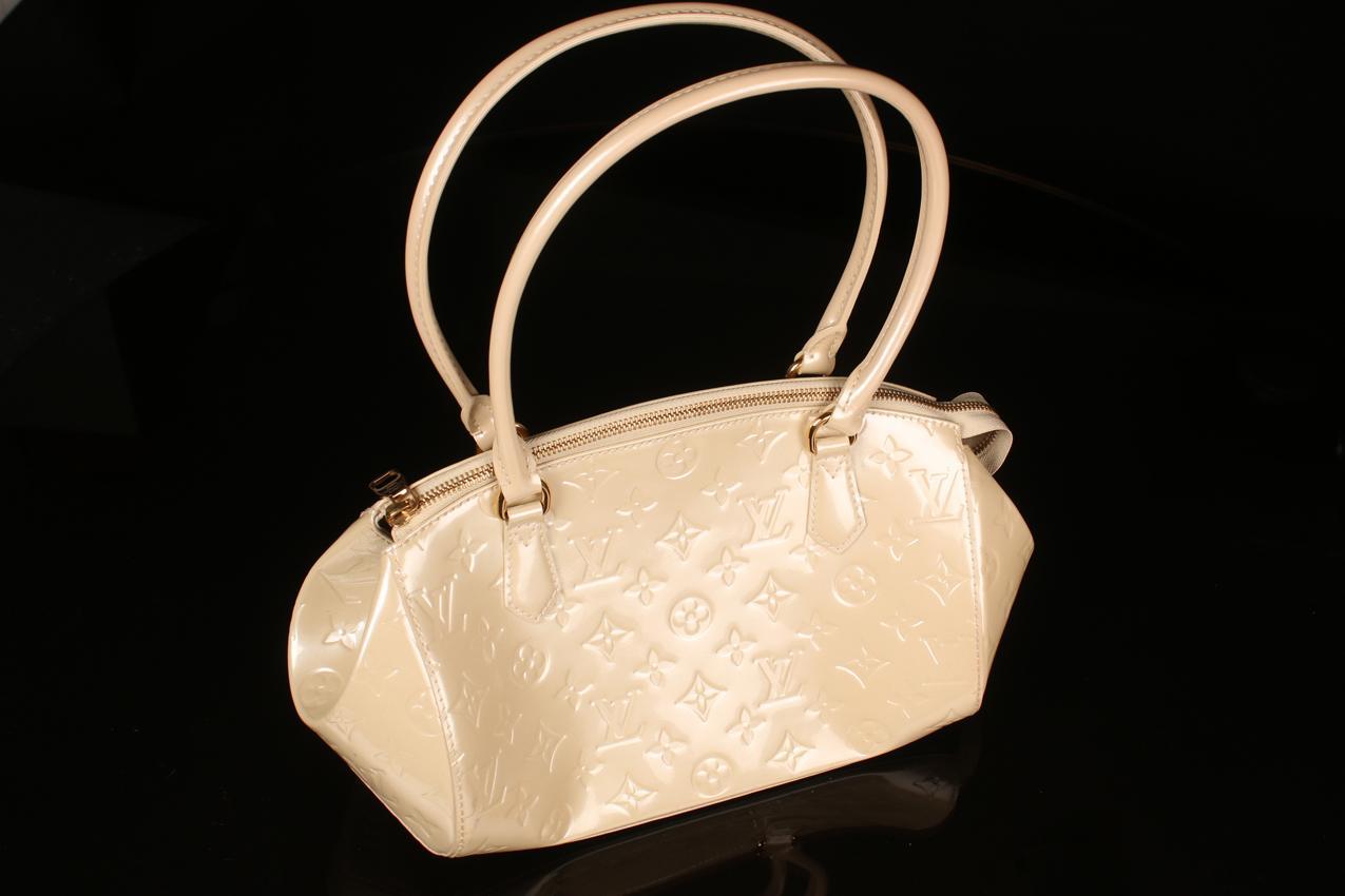 Louis Vuitton Amarante Monogram Vernis PM Sherwood laukku - Image 3