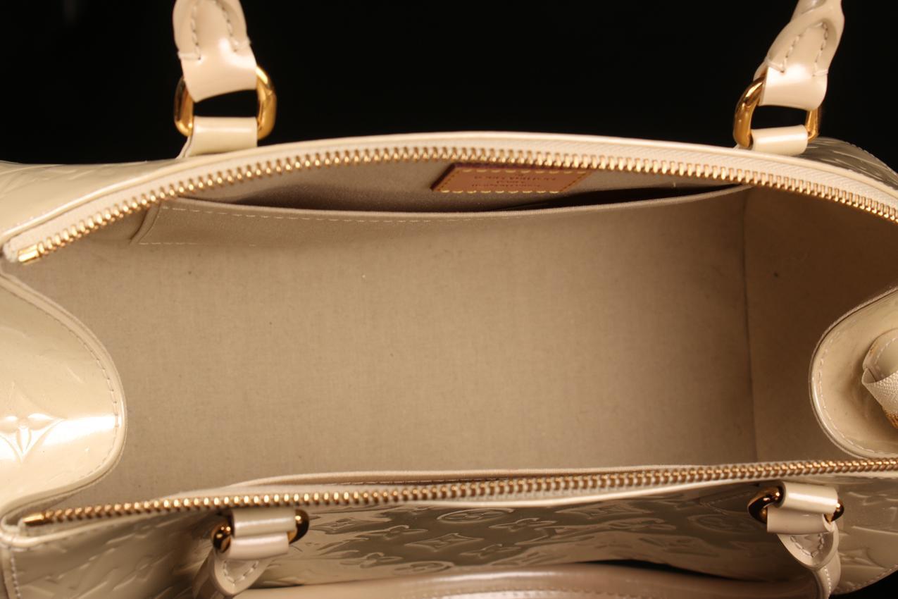 Louis Vuitton Amarante Monogram Vernis PM Sherwood laukku - Image 10