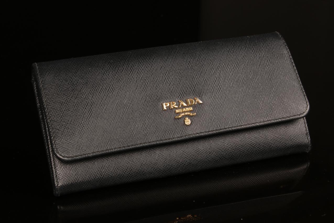 Prada Saffiano nahkainen lompakko