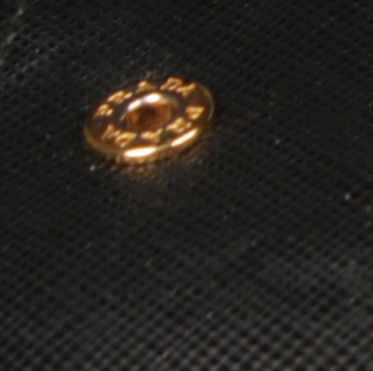 Prada Saffiano nahkainen lompakko - Image 11