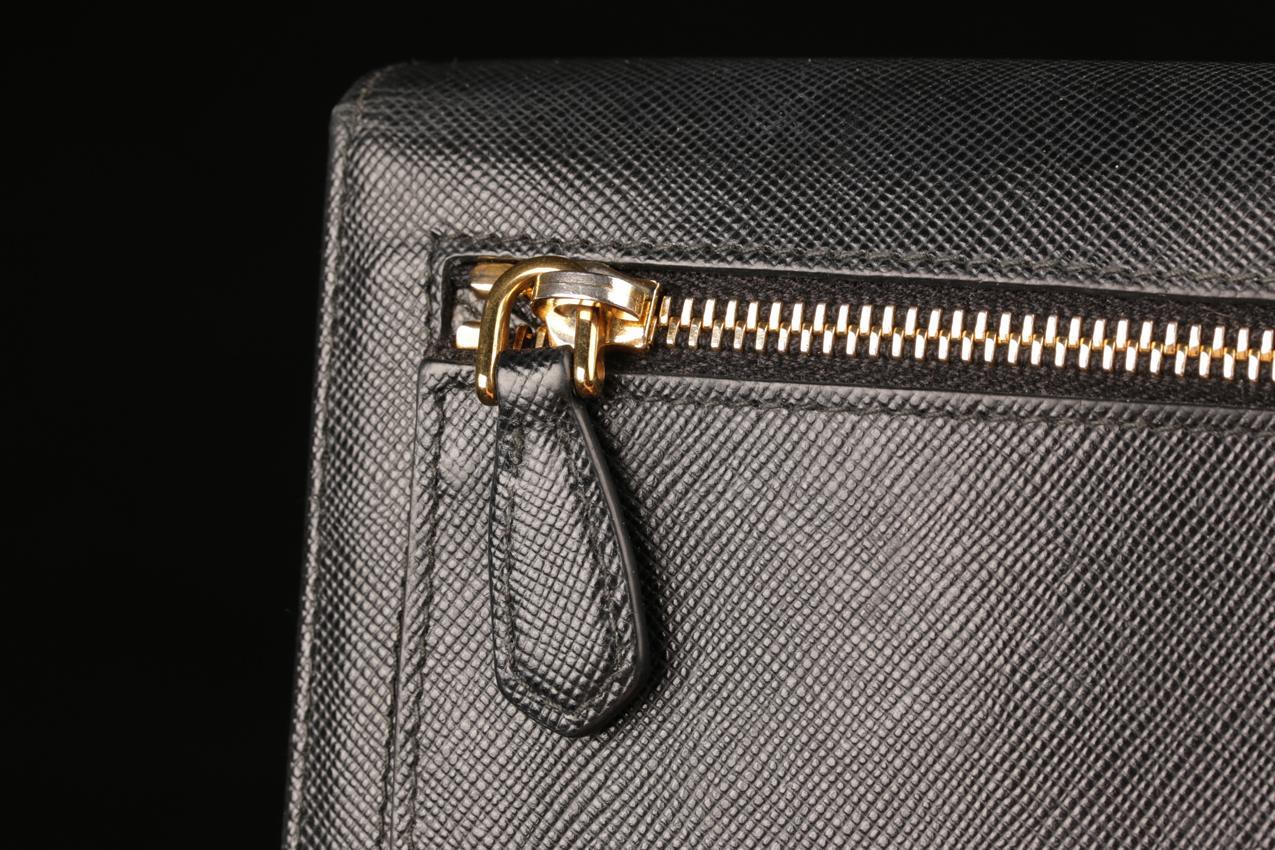 Prada Saffiano nahkainen lompakko - Image 10
