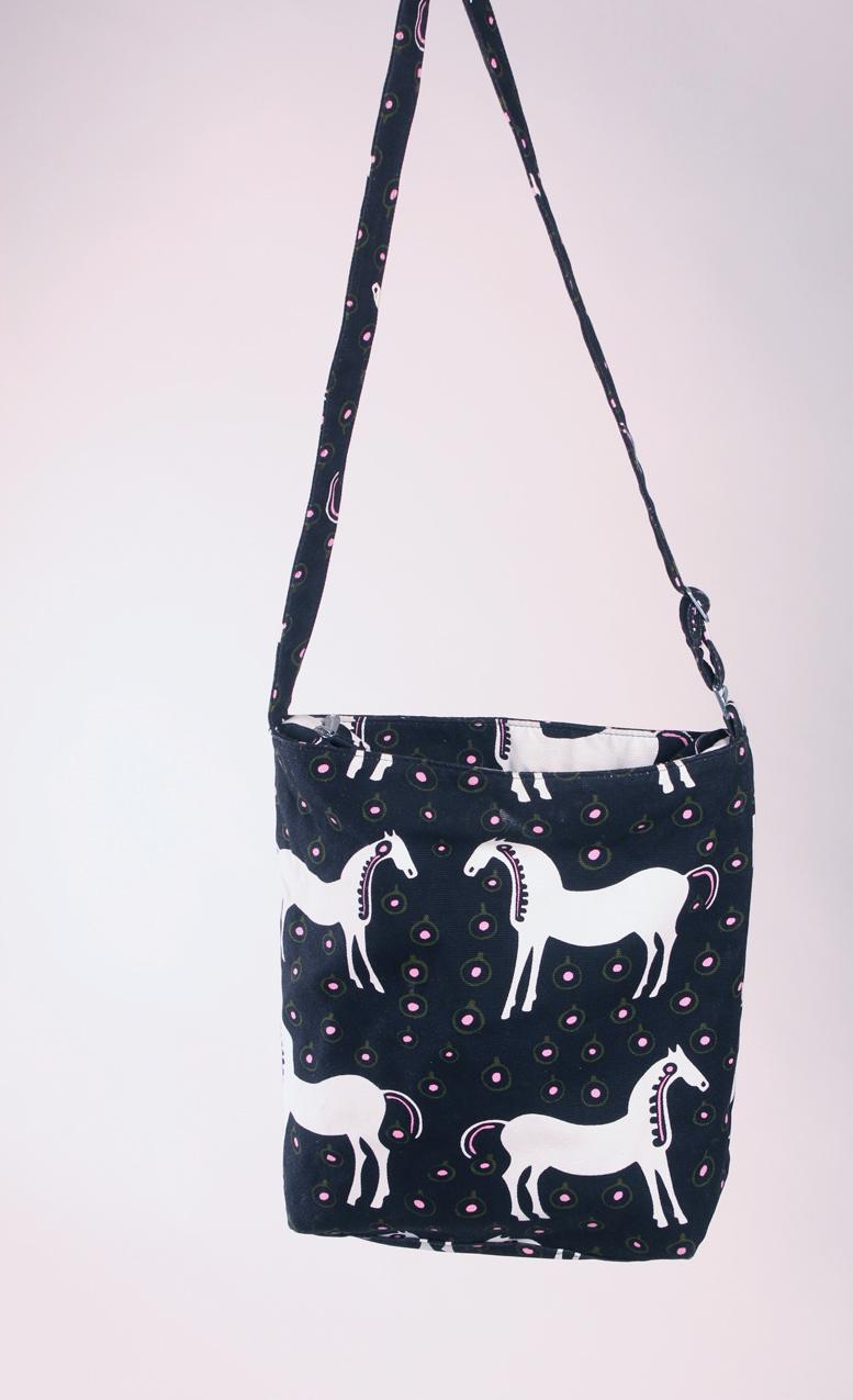 Marimekko “Heppa” kangaslaukku / Marimekko horse print canvas bag