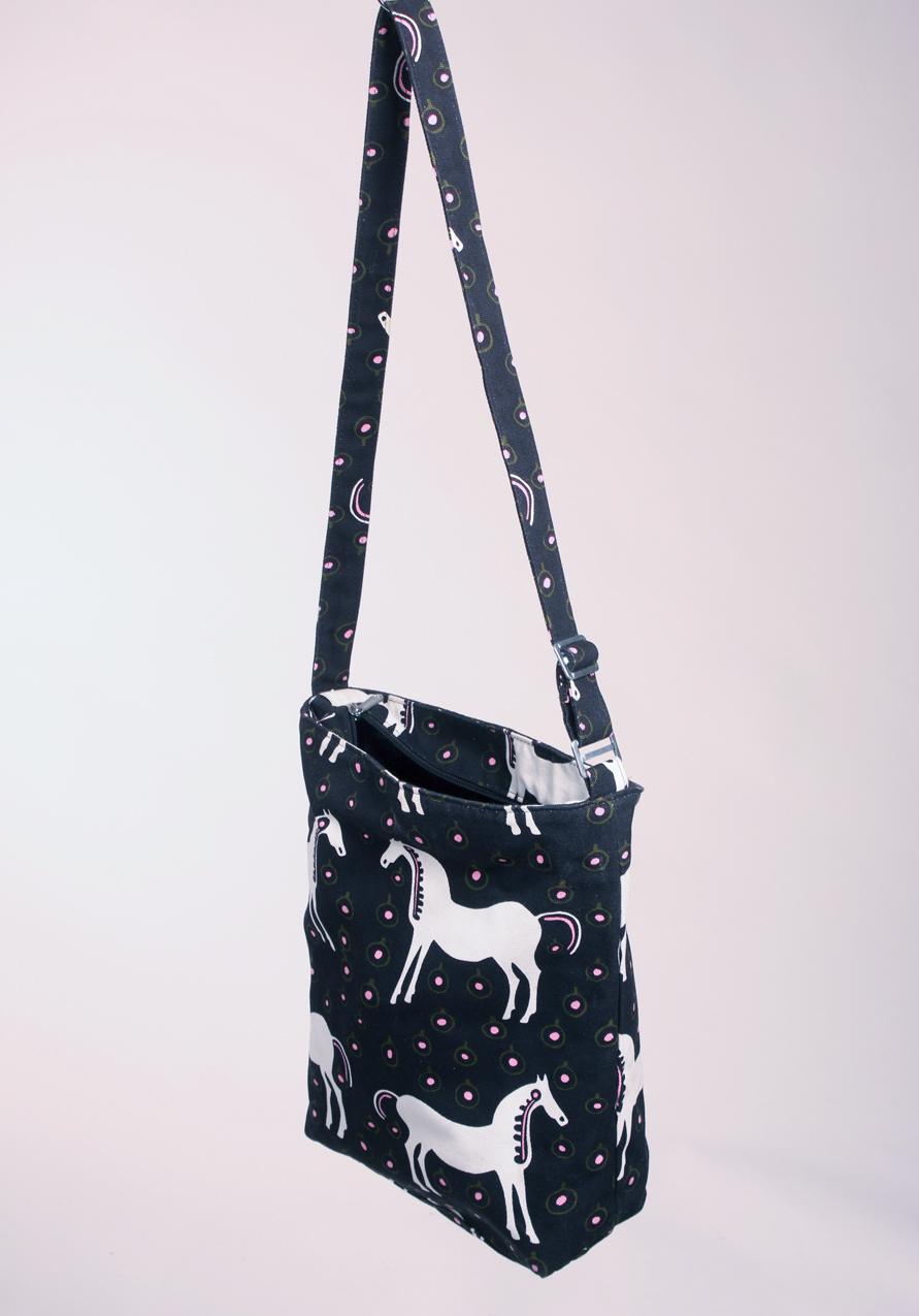 Marimekko “Heppa” kangaslaukku / Marimekko horse print canvas bag - Image 3