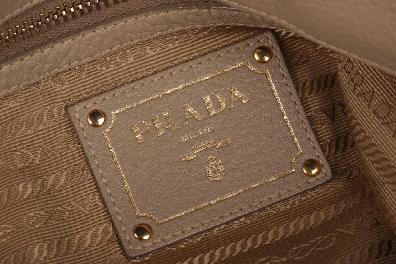 Prada Vitello Daino harmaa nahkalaukku - Image 12