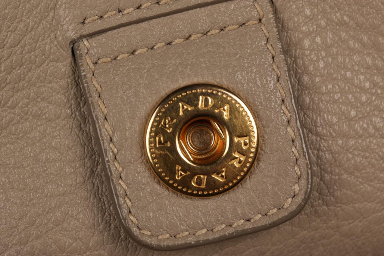 Prada Vitello Daino harmaa nahkalaukku - Image 13