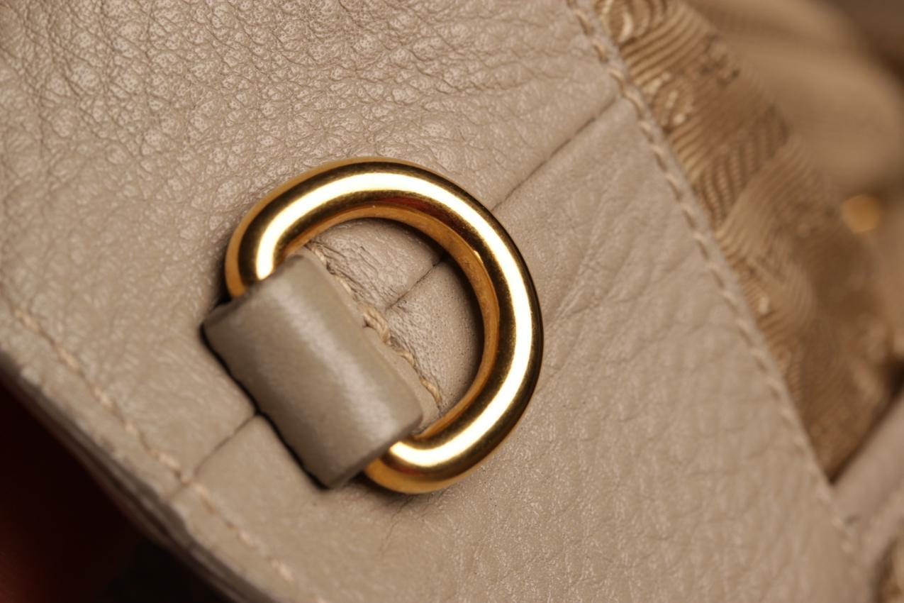 Prada Vitello Daino harmaa nahkalaukku - Image 16