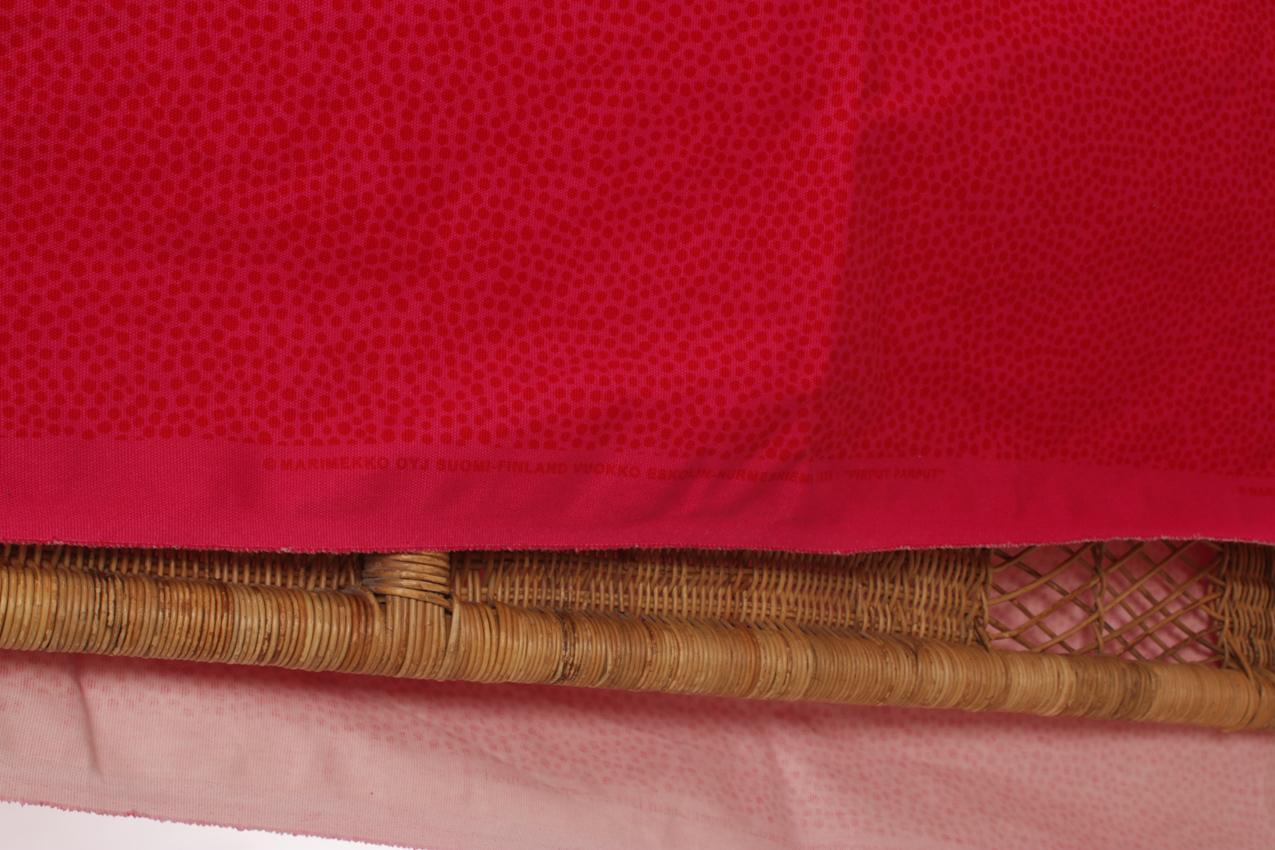 Marimekko Vuokko Eskolin-Nurmesniemi vahakangas pöytäliina pinkki “Pirput Parput” - Image 3