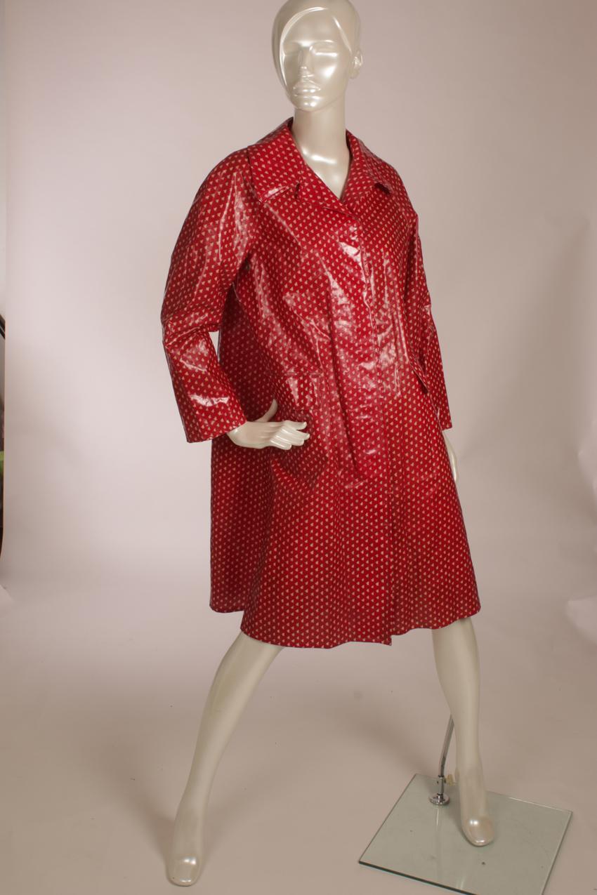 Vintage Marimekko Rukka kiiltävä punainen sadetakki “Härkki” M