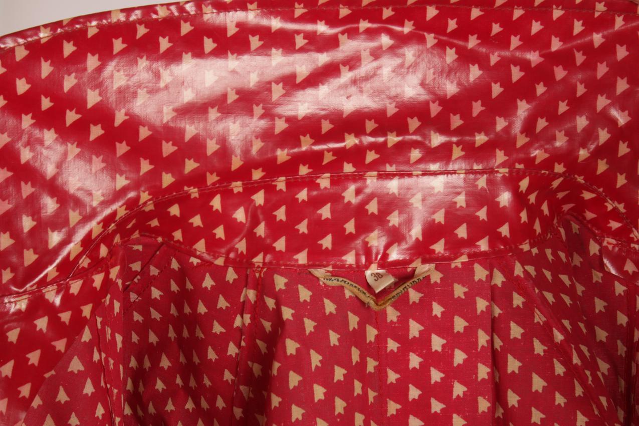 Vintage Marimekko Rukka kiiltävä punainen sadetakki “Härkki” M - Image 11