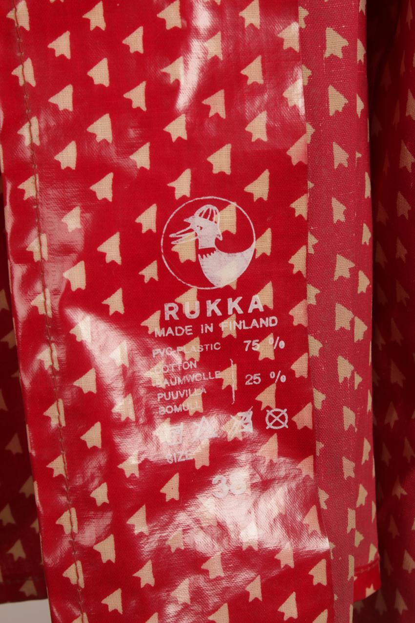 Vintage Marimekko Rukka kiiltävä punainen sadetakki “Härkki” M - Image 9