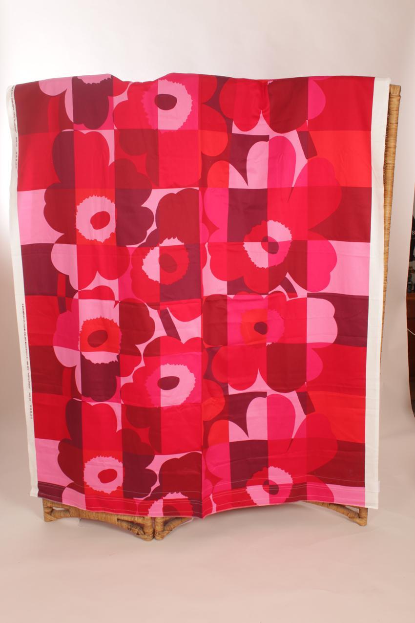 Marimekko Emma Isola punainen “Ruutu-Unikko” puuvillasatiini kangas verho