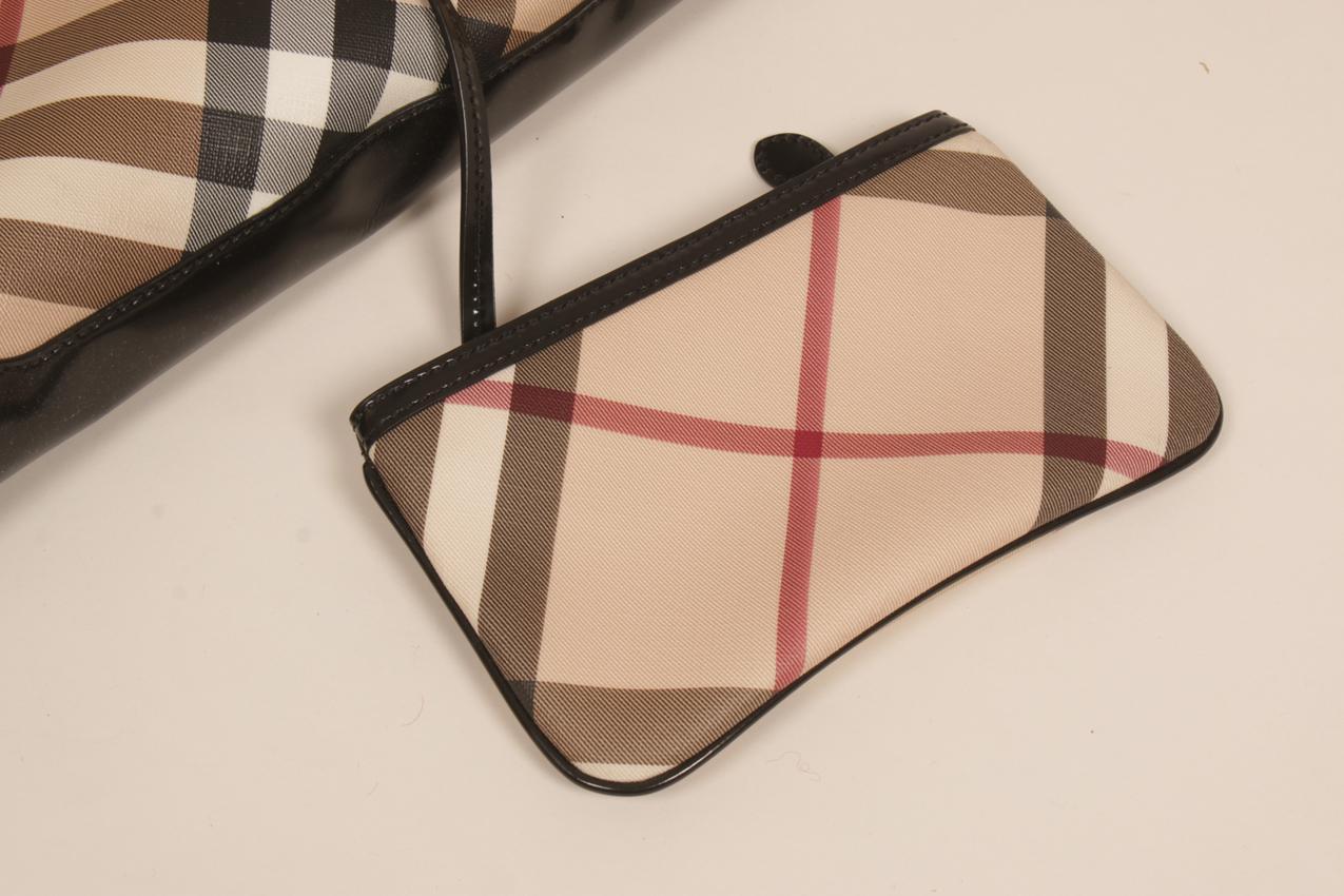 Burberry isokokoinen Olympia Nova Check Hobo laukku ja pussukka - Image 10