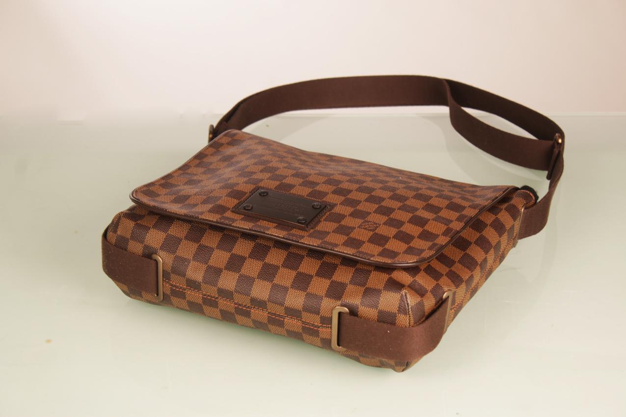 Louis Vuitton Brooklyn MM Damier Ebene Canvas Messenger olkalaukku