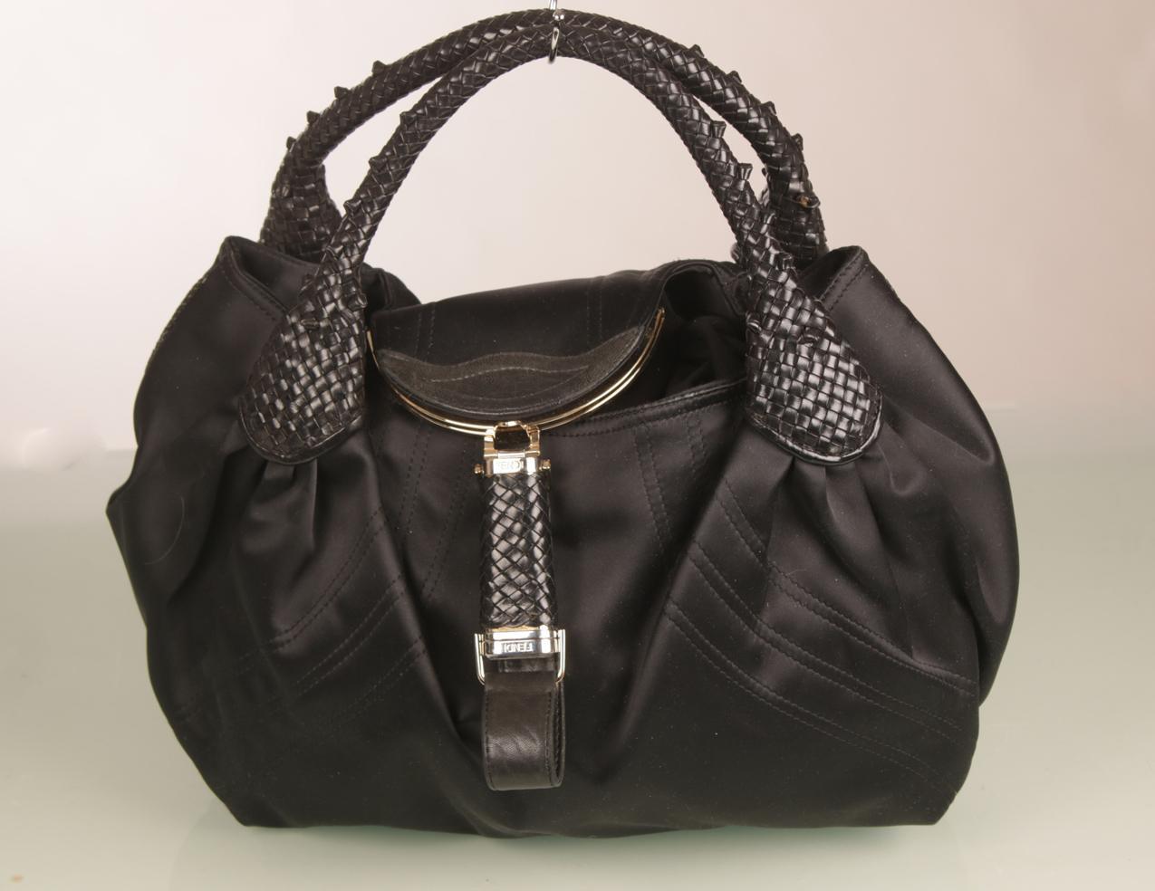 Fendi Spy musta satiini/nahka Hobo-laukku
