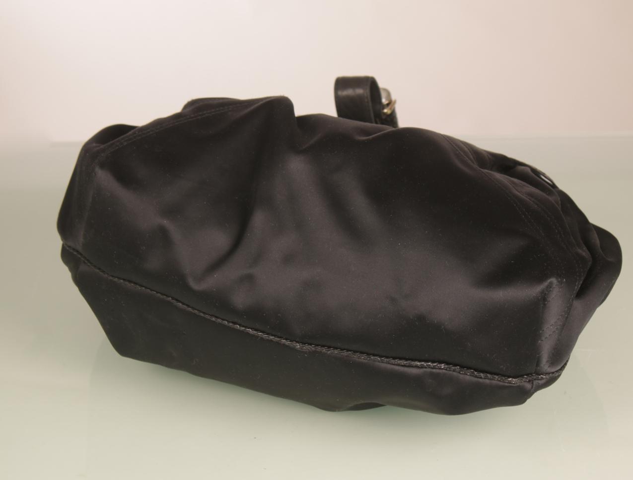 Fendi Spy musta satiini/nahka Hobo-laukku - Image 5
