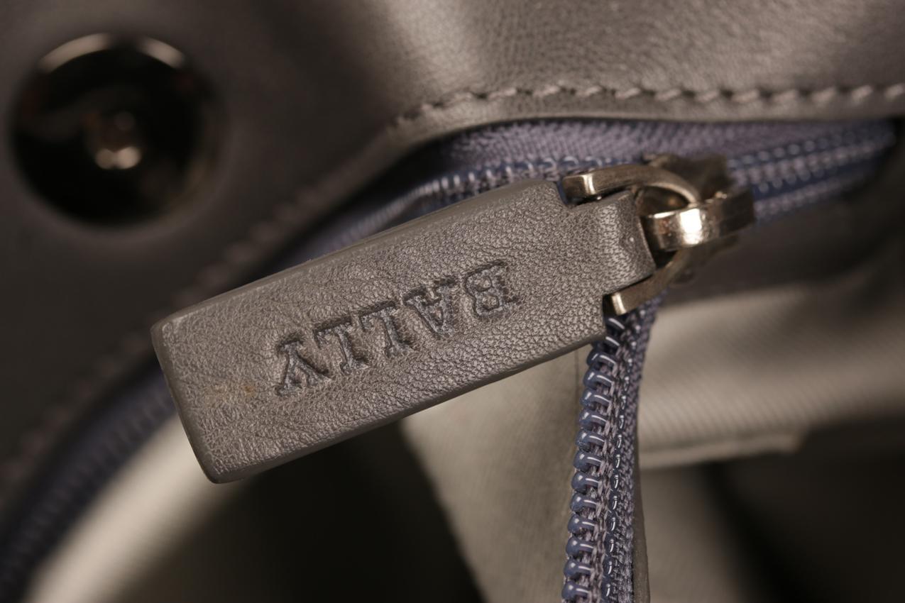 Bally harmaa pieni Tarrant Aych Crossbody laukku - Image 12