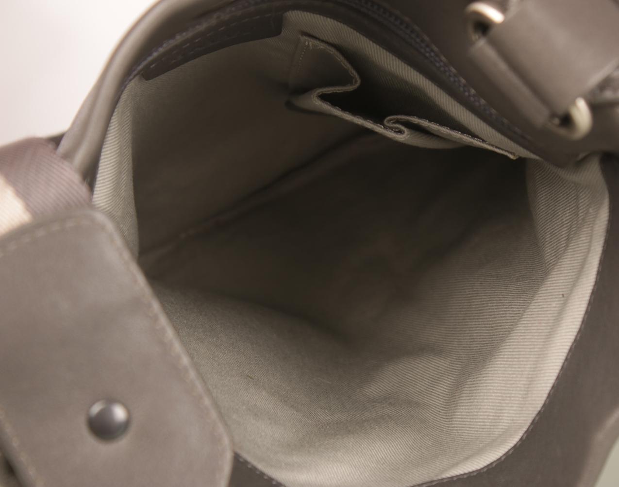 Bally harmaa pieni Tarrant Aych Crossbody laukku - Image 10