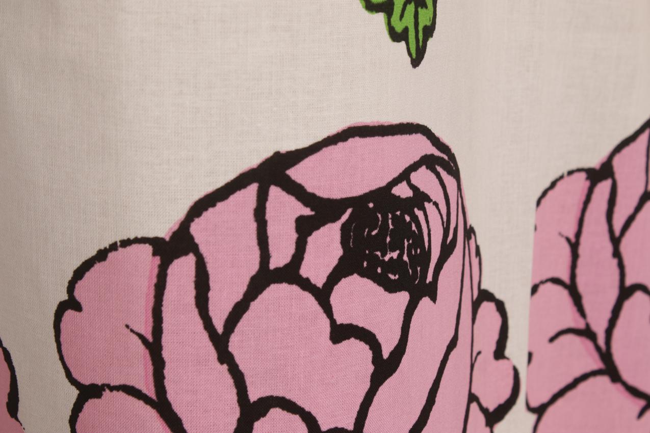 Marimekko pinkkikukkainen Maalaisruusu kangas - Image 3