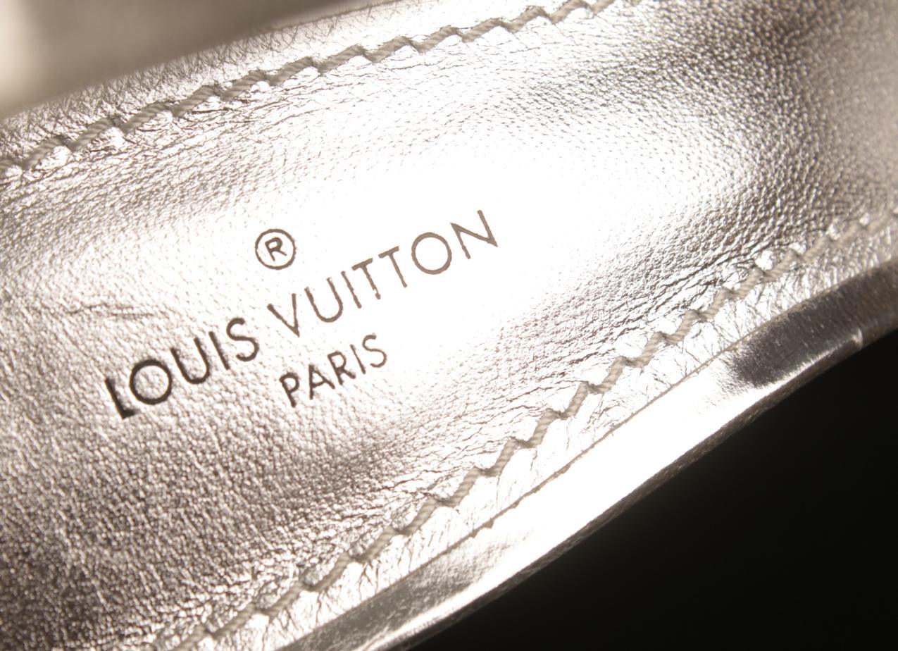 Louis Vuitton hopeanväriset nahkasandaalit 37 - Image 9