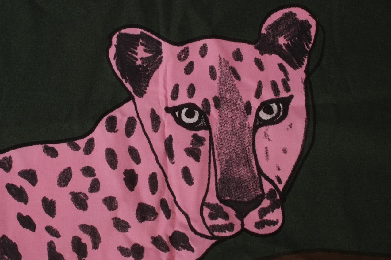 Marimekko Teresa Moorhouse pinkki kangas “Sininen gebardi” - Image 3