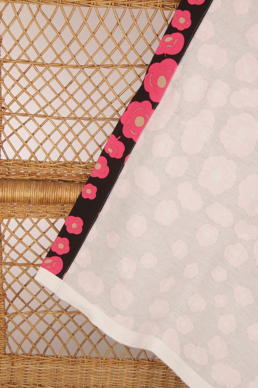 Marimekko Maija Isola canvas verhoilukangas pinkki “Tumma” - Image 4