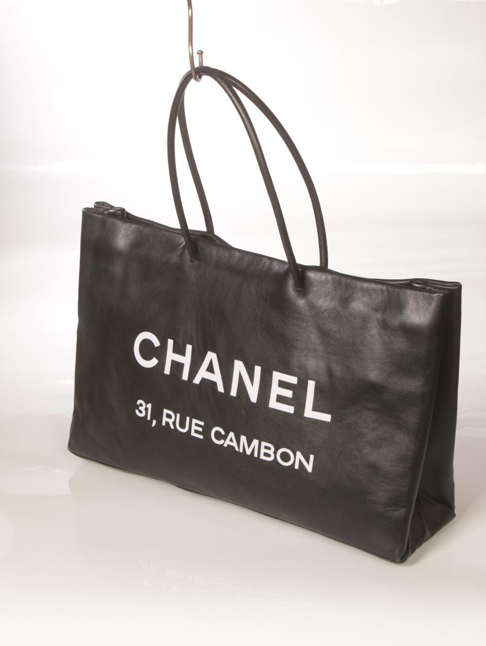 Chanel Medium Essential Rue Cambon musta nahkainen laukku