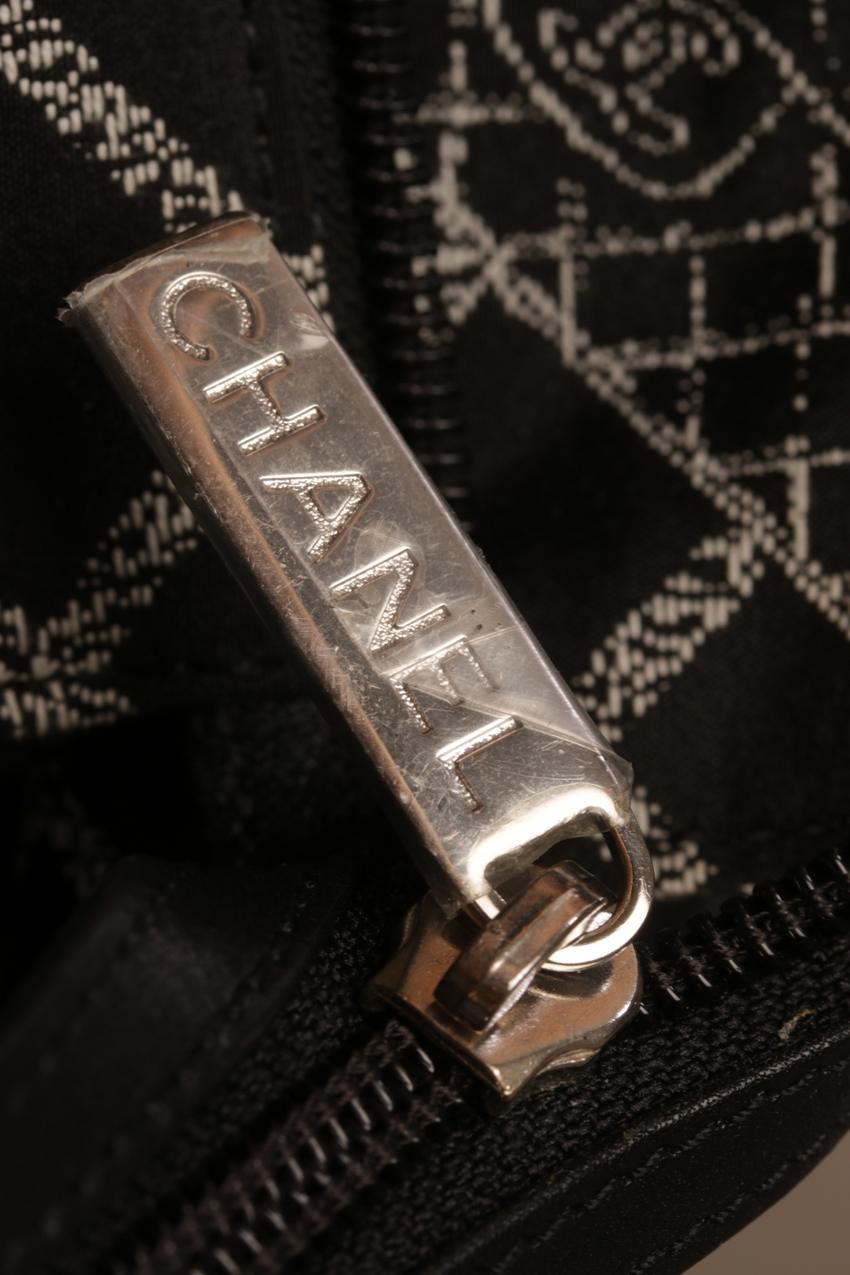 Chanel Medium Essential Rue Cambon musta nahkainen laukku - Image 13