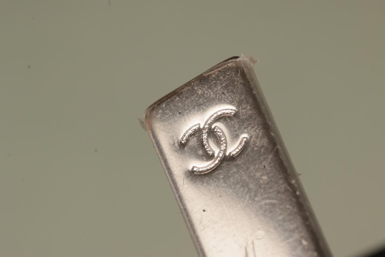 Chanel Medium Essential Rue Cambon musta nahkainen laukku - Image 14