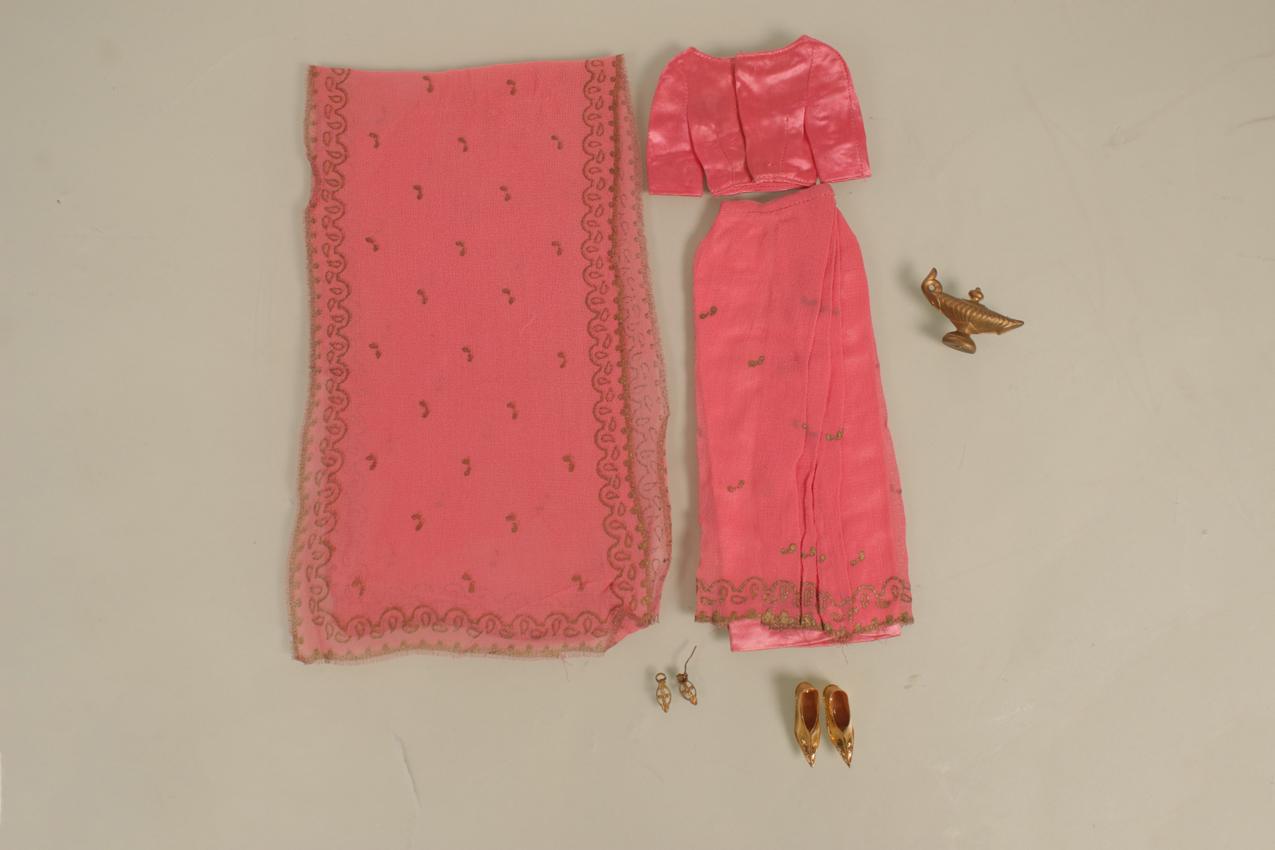 Vintage Mattel Barbie Midge teatteriasu #874 “Arabian nights” 1963 - Image 2