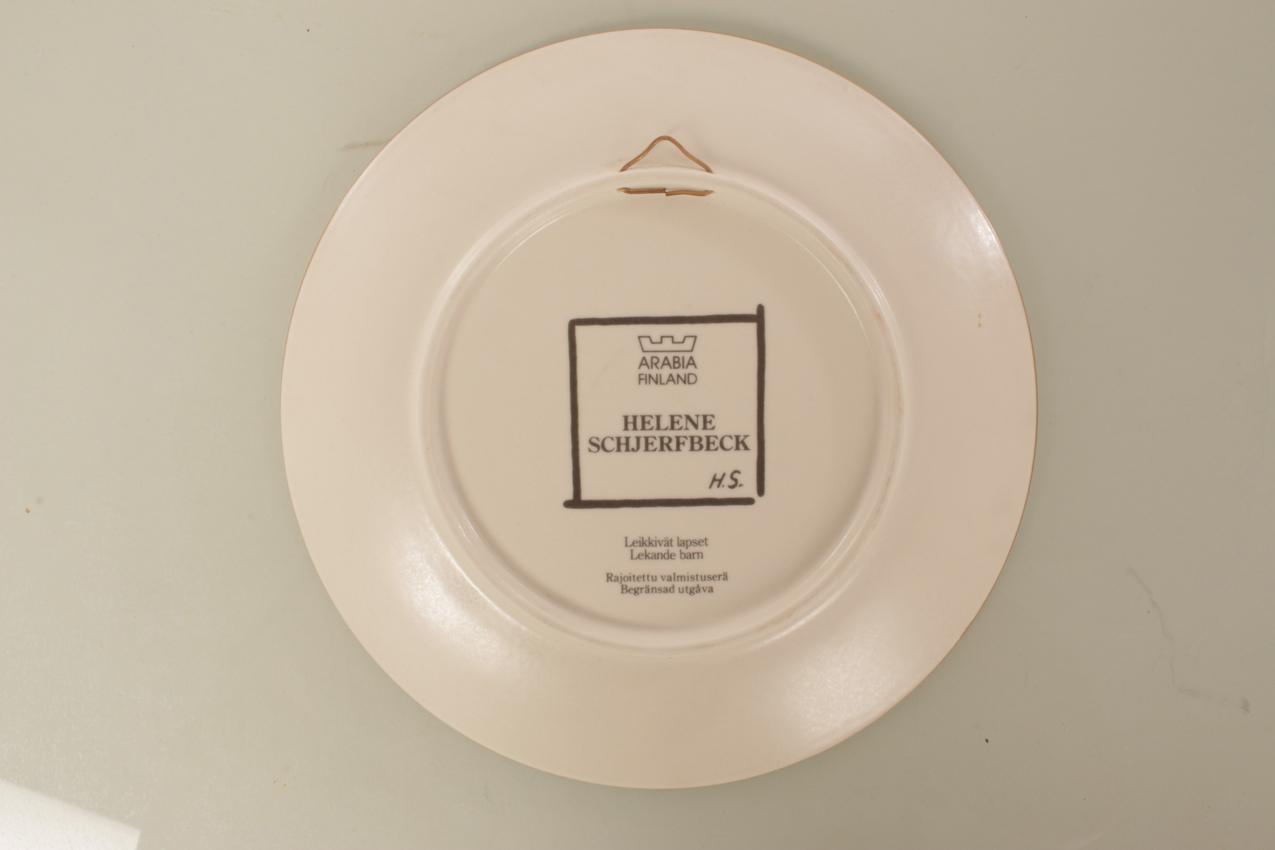 Taidelautanen Arabia Helene Schjerfbeck ”Leikkivät lapset” - Image 4