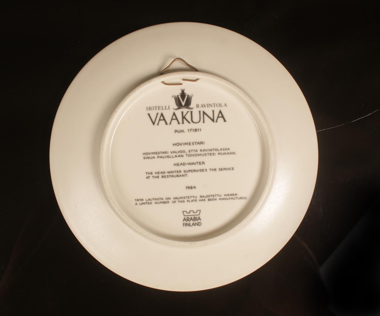 Vintage Arabia Raija Uosikkinen Hotelli Vaakuna “Hovimestari” -seinälautanen - Image 4