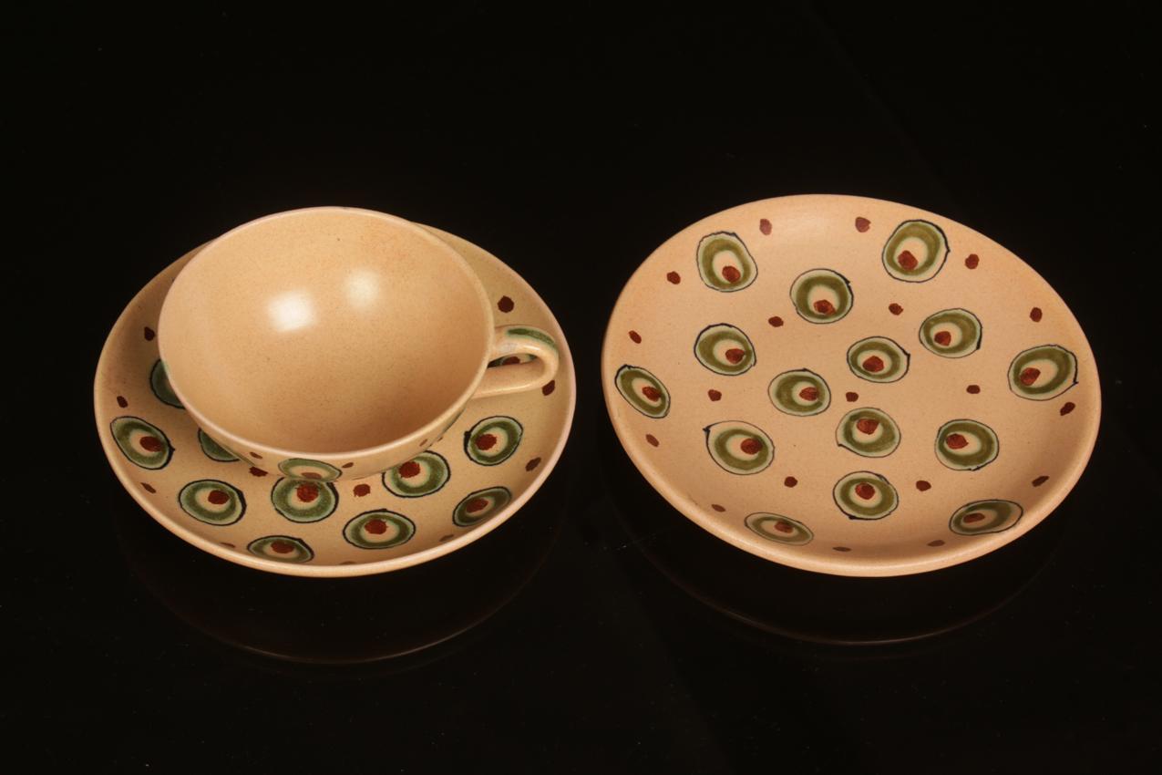 Vintage Kupittaan Savi Laila Zink neljä teekuppia, asetit, kakkulautaset, tarjoilulautanen, kermakko ja sokerikko - Image 4