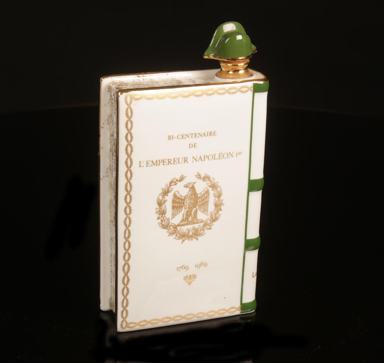 Harvinainen vintage kirjan muotoinen tyhjä Camus Napoleon -konjakkipullo - Image 3