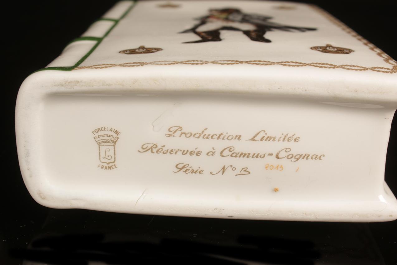 Harvinainen vintage kirjan muotoinen tyhjä Camus Napoleon -konjakkipullo - Image 8